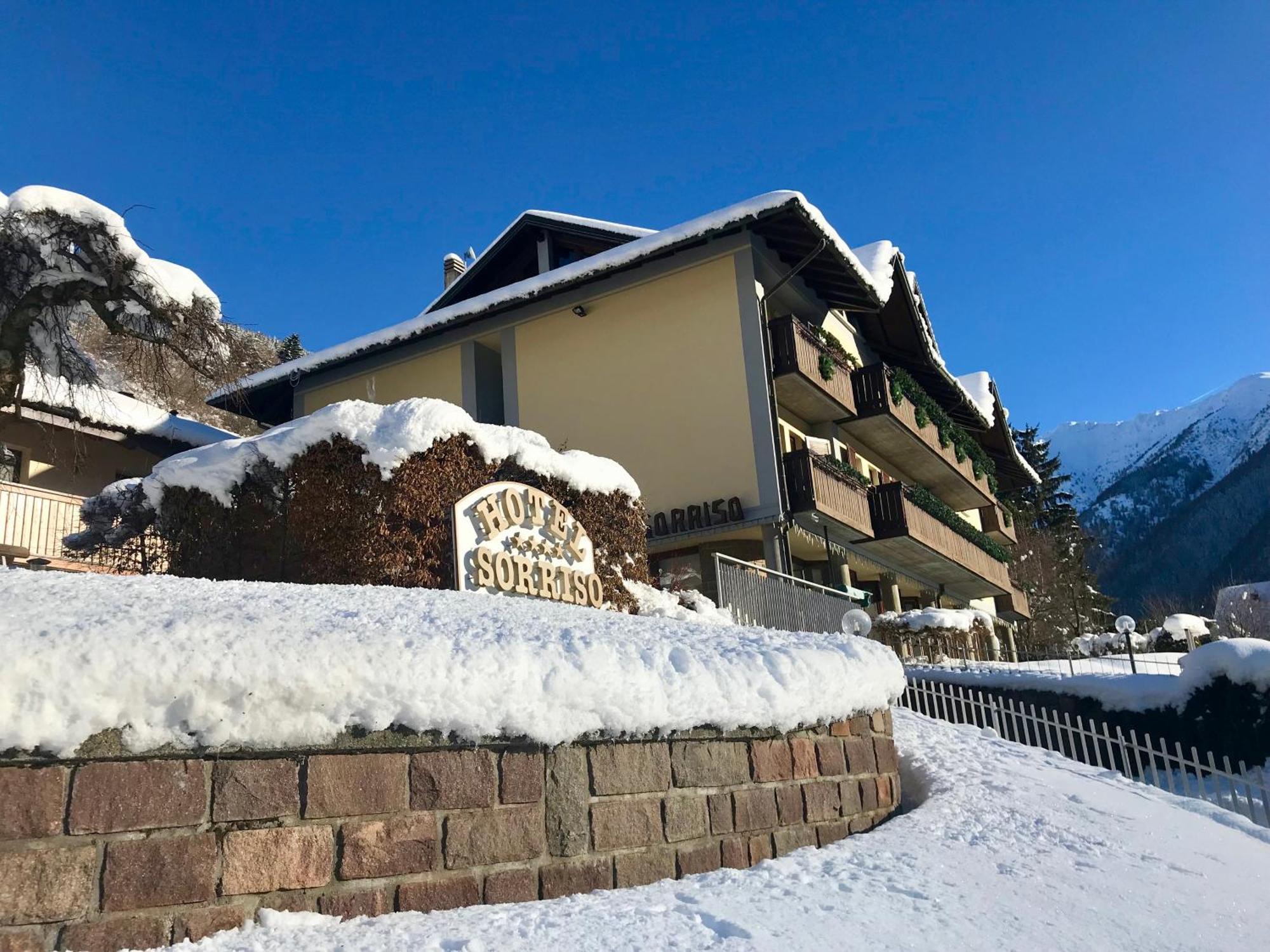 Hotel Garni Sorriso Ponte Di Legno Exteriör bild